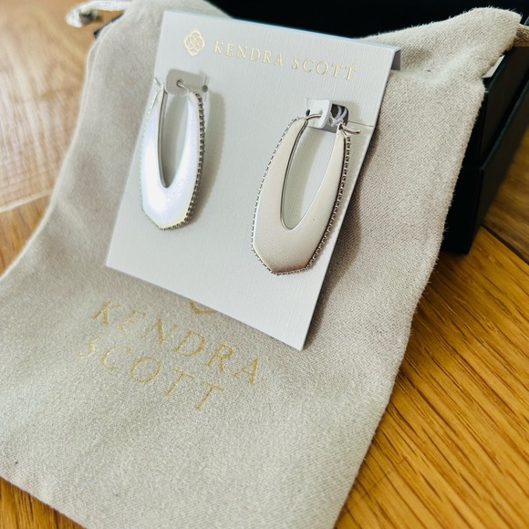 NWT Kendra Scott Adeline Hoop Earrings - Picture 2 of 7